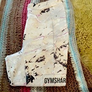 GYMSHARK YOGA PANT SIZE SM MARBLE DESIGN CREAM COLOR